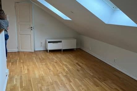 Ljus vindslägenhet nära centrum