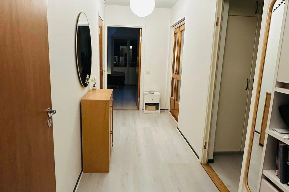 Möblerat rum med balkong i Halmstad