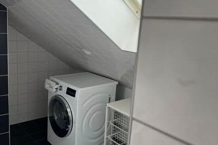 Ljus vindslägenhet nära centrum