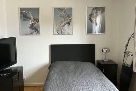 Nyrenoverad 1:a nära hav & högskola